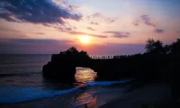 sunset tanah lot